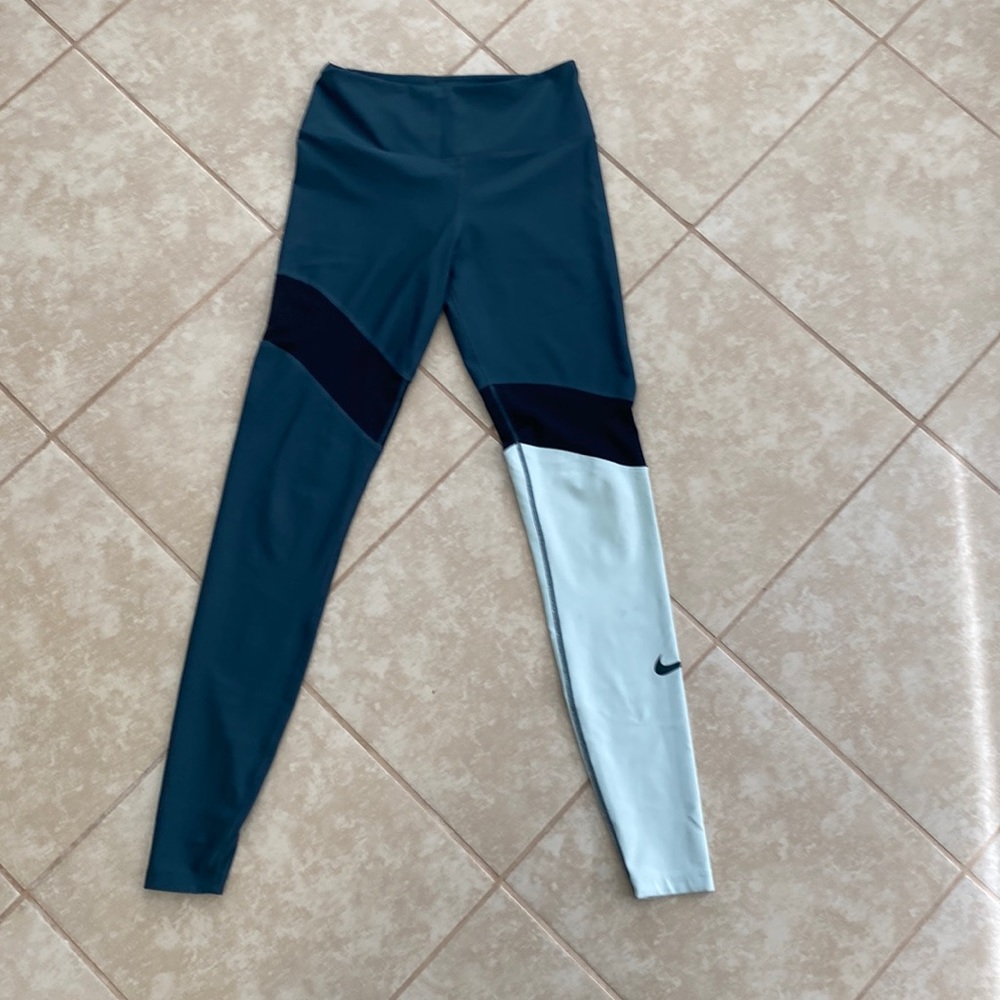 XS Nike drifit leggings